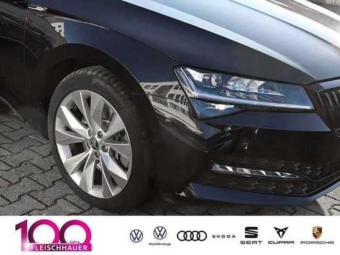 škoda superb combi - schwarz-magic perleffekt