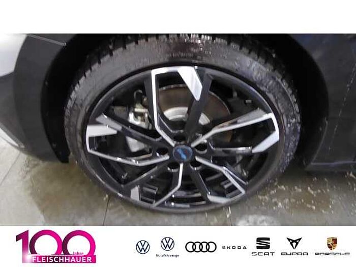 škoda octavia combi - schwarz-magic perleffekt