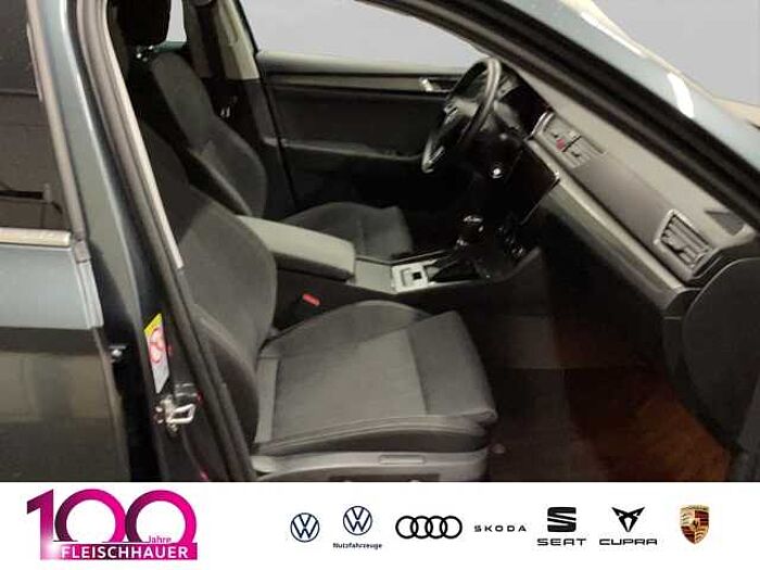 škoda superb combi - quarz-grau metallic